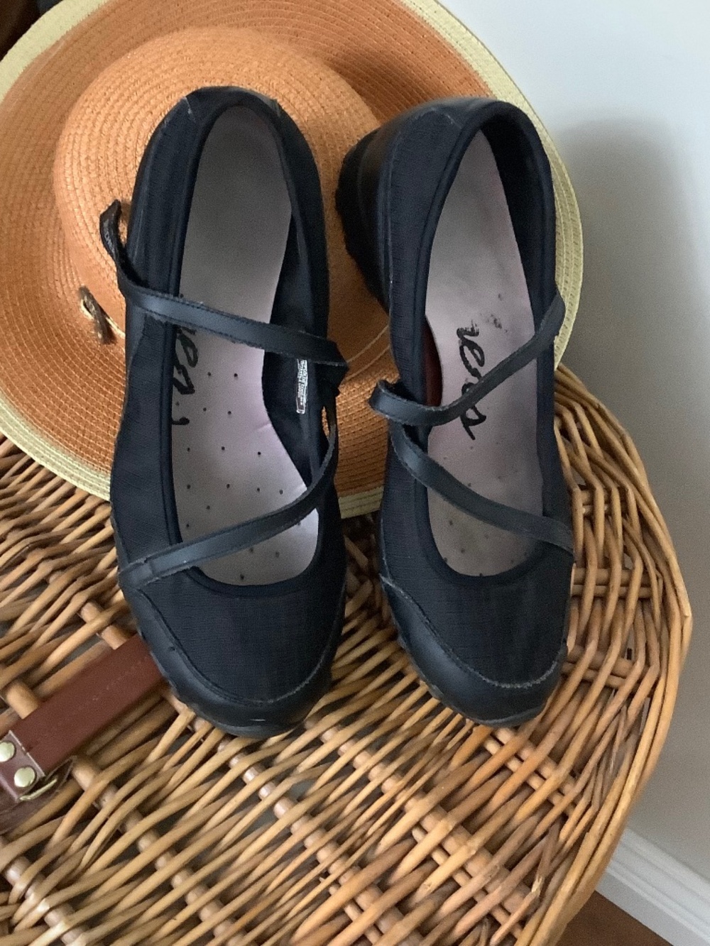 Skechers Maryjane shoes 11 Velcro strap closures